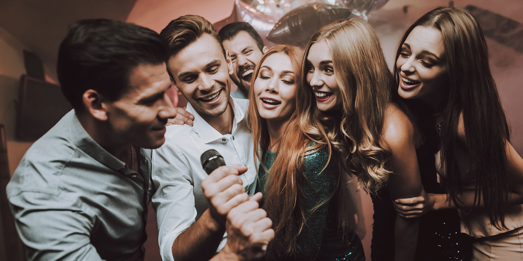 Beispielbild: Karaoke Bar in Wien / Example image: Karaoke party in Vienna